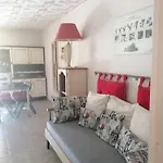 Apartment Coquet F2 *